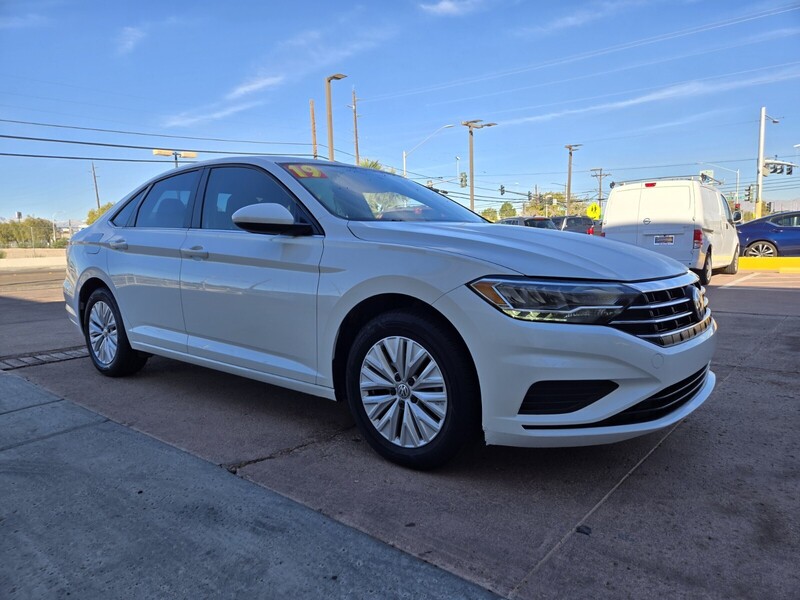 2019 Volkswagen Jetta 1.4T R-Line photo 4