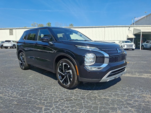 2024 Mitsubishi Outlander SE's photo