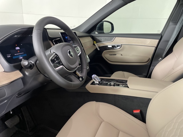 2025 Volvo XC90 Core photo 20