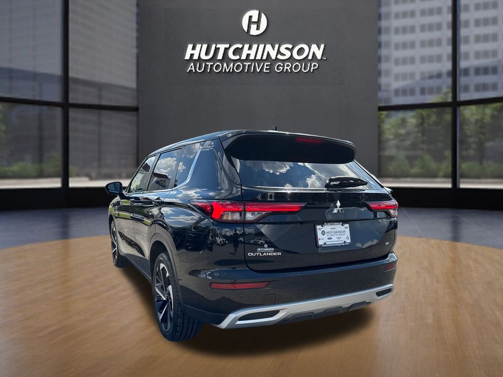 2024 Mitsubishi Outlander SE photo 5