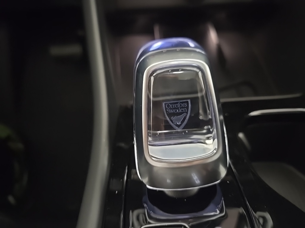 2026 Volvo XC40 Plus photo 16
