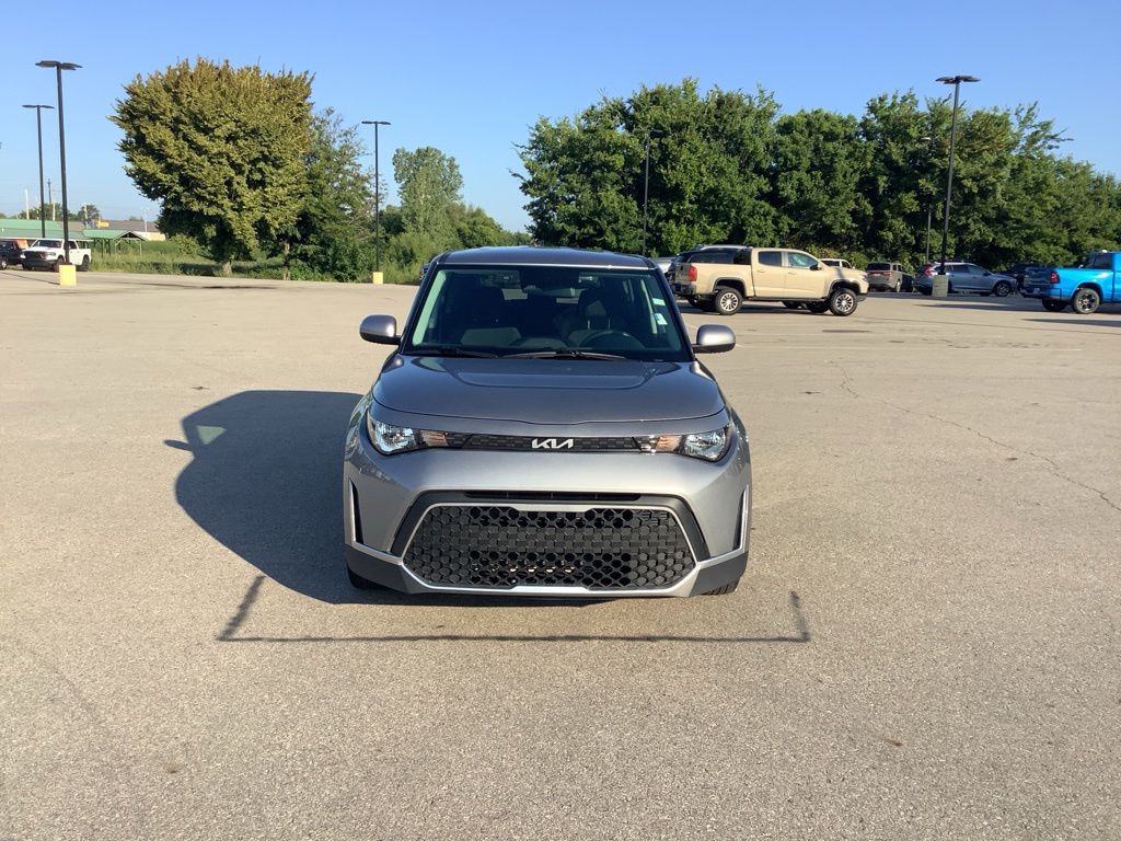 2024 Kia Soul LX photo 2