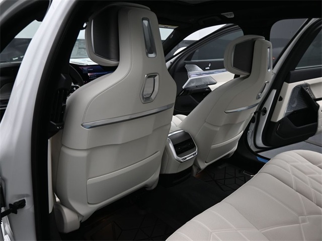 2025 Bmw 740i photo 10