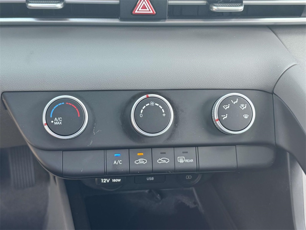 2023 Hyundai Elantra SE photo 25