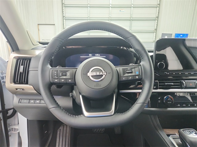 2025 Nissan Pathfinder Platinum photo 17