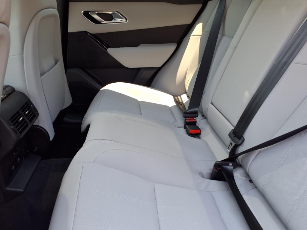 2026 Land Rover Range Rover Velar SE photo 5
