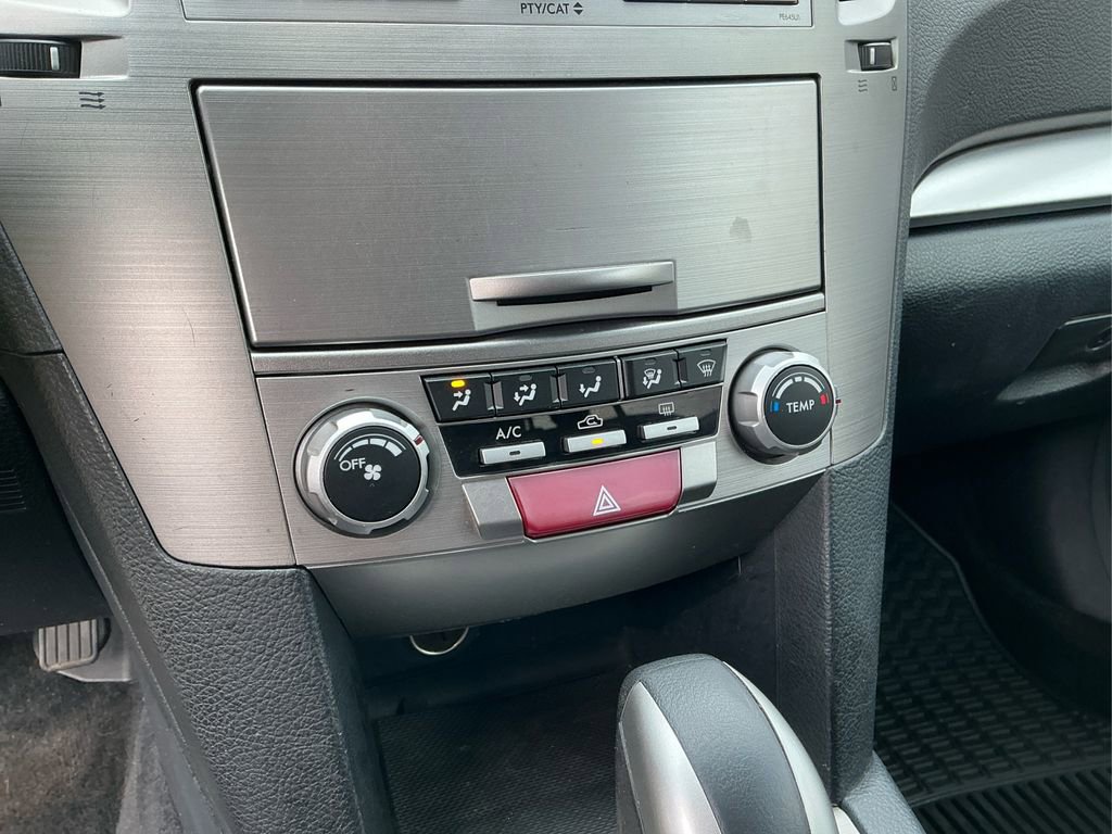 2011 Subaru Outback 2.5i Premium photo 18
