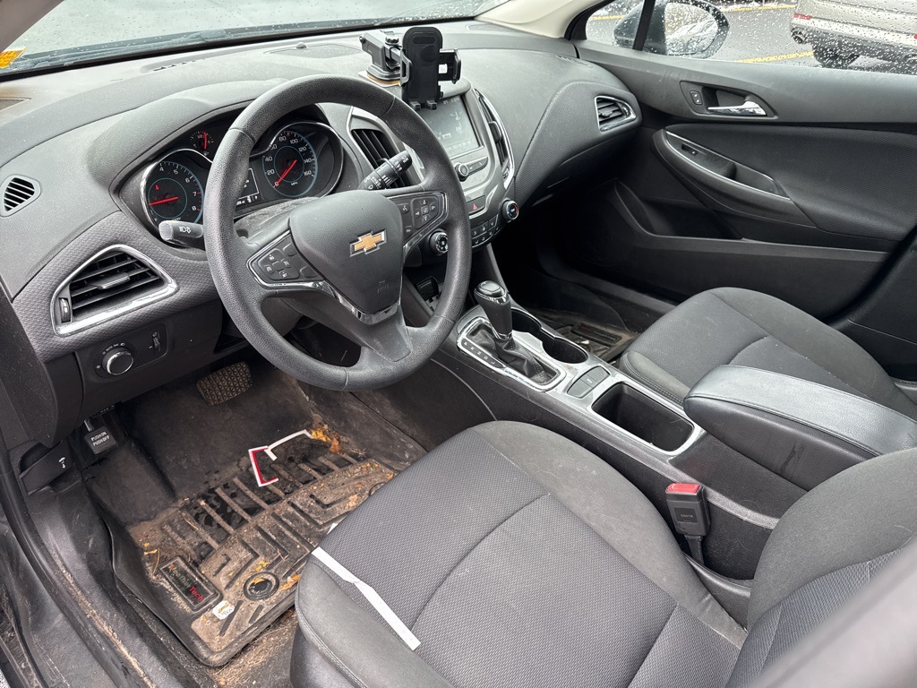 2017 Chevrolet Cruze LT photo 3