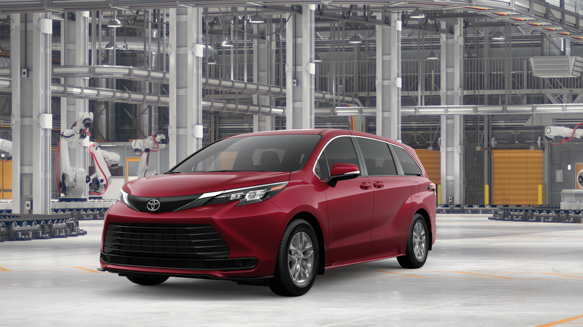 2026 Toyota Sienna LE's photo