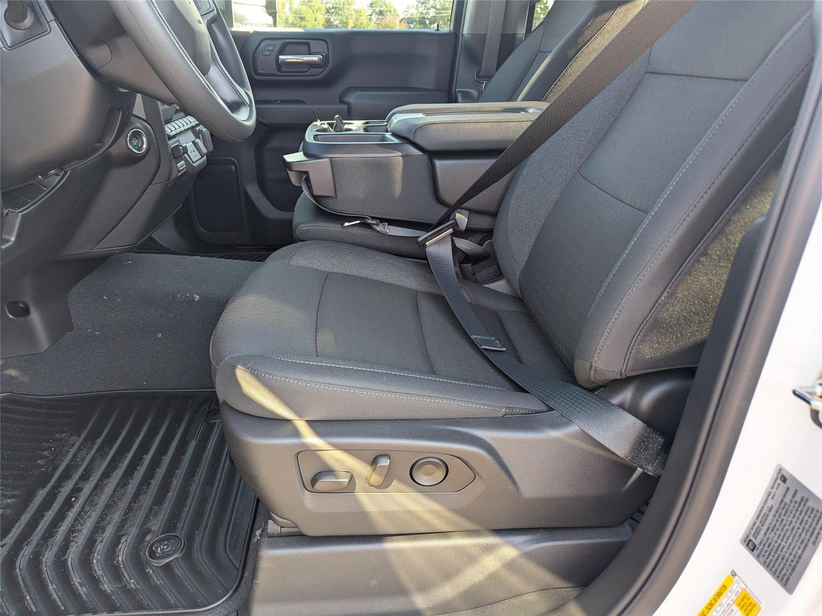 2025 Chevrolet Silverado 2500HD Custom photo 18