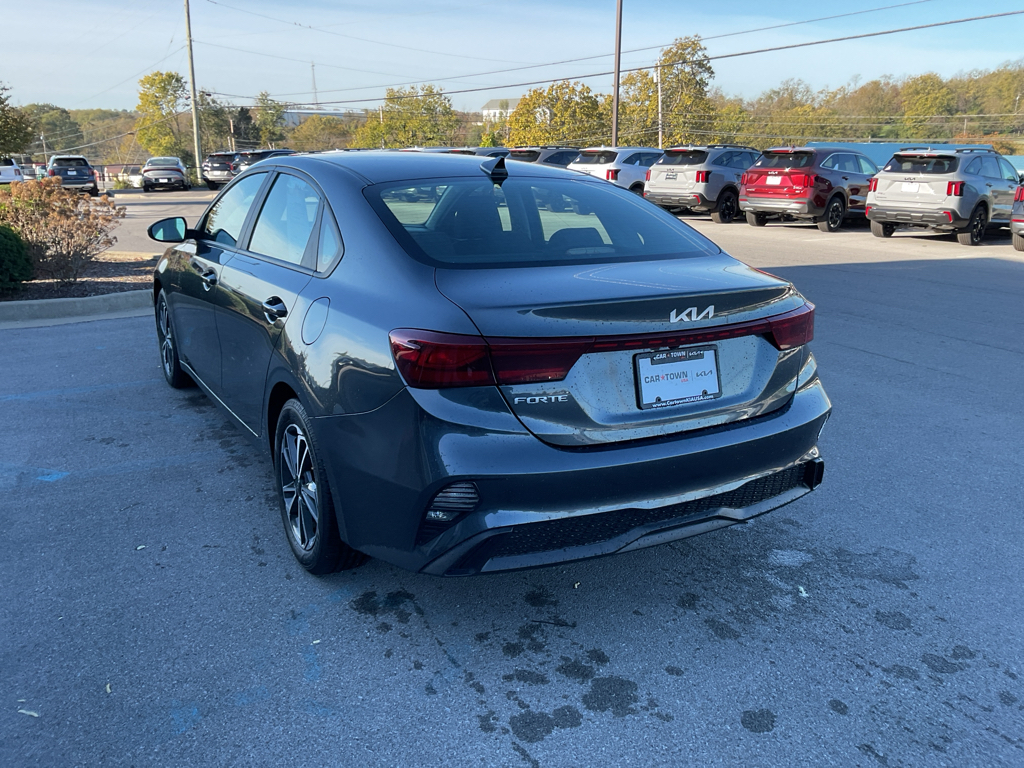 2022 Kia Forte LXS photo 4