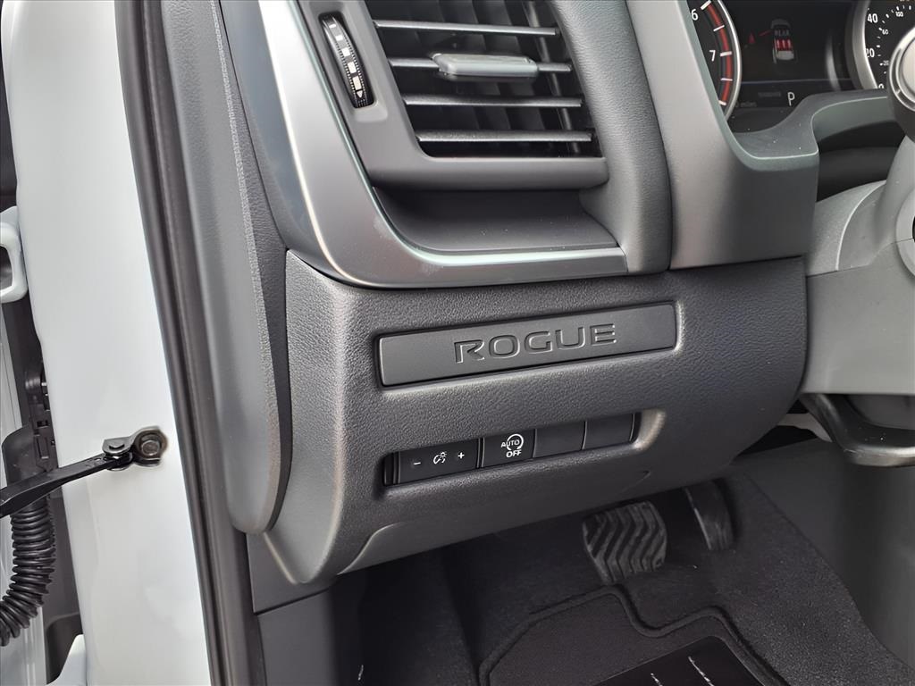 2025 Nissan Rogue S photo 18