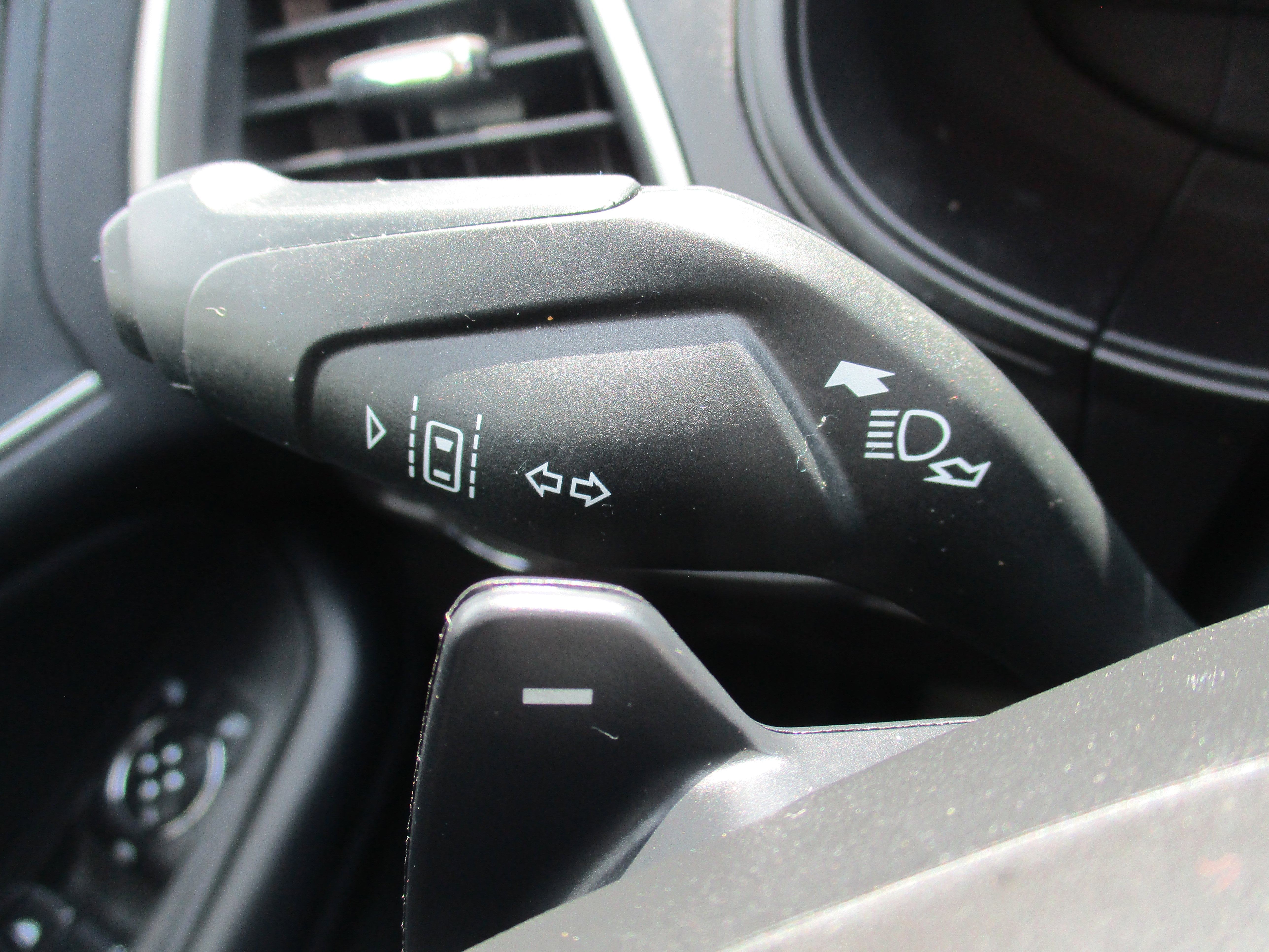 2022 Ford Edge SEL photo 30
