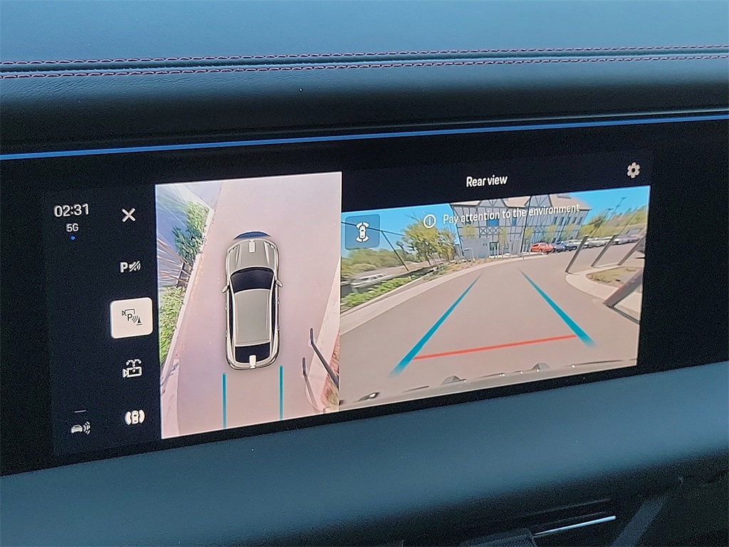 2025 Porsche Macan Electric photo 17