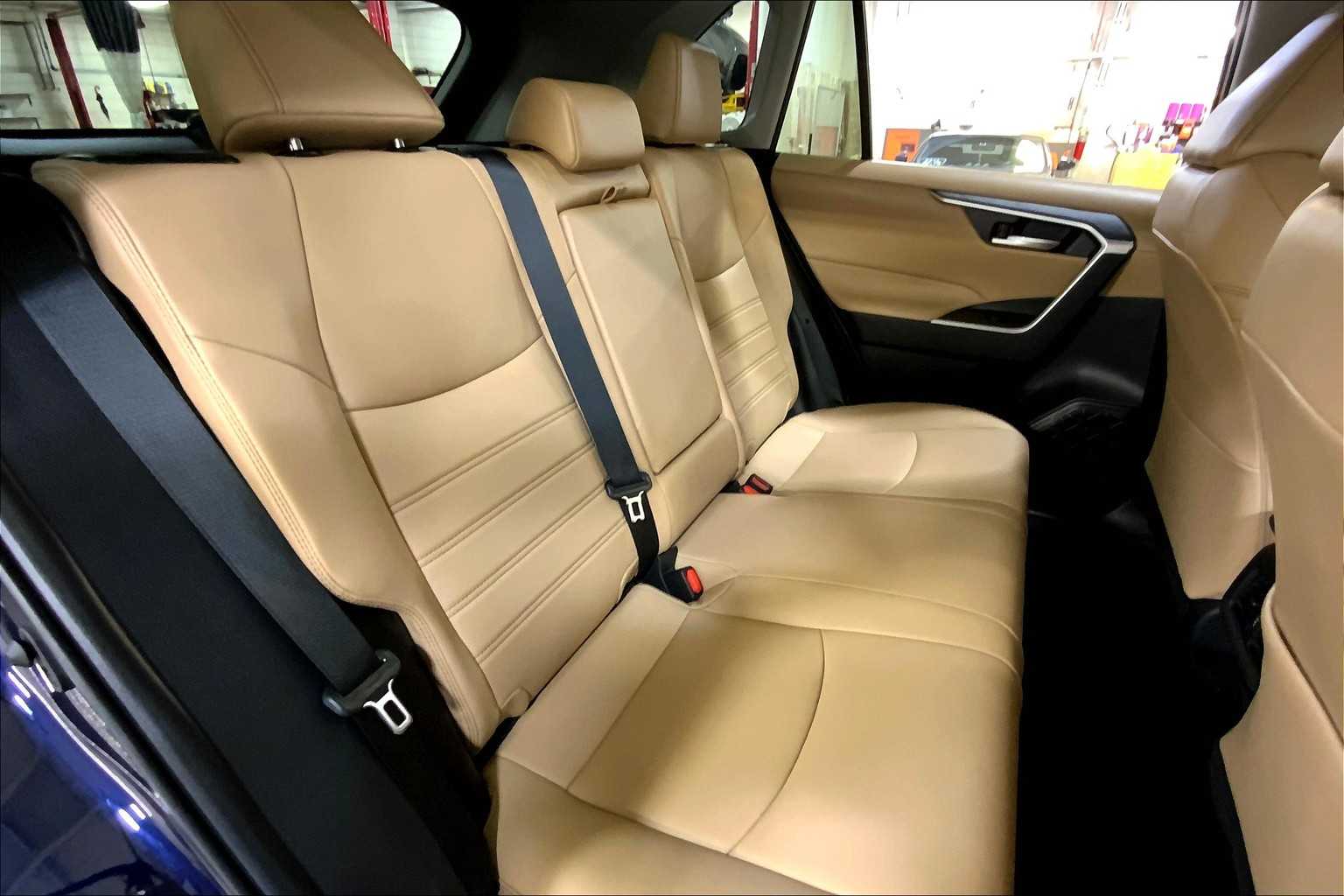 2024 Toyota RAV4 XLE Premium photo 18