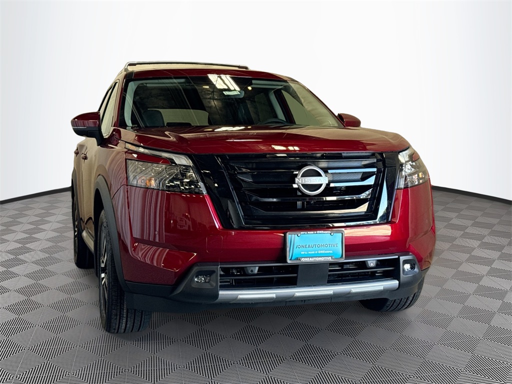 2025 Nissan Pathfinder Platinum photo 3