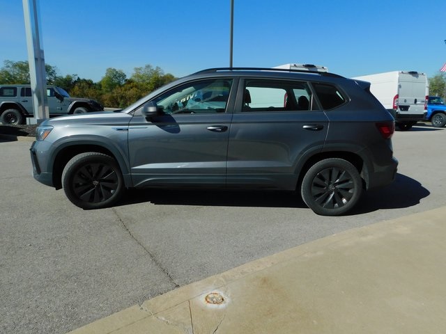 2024 Volkswagen Taos S photo 2