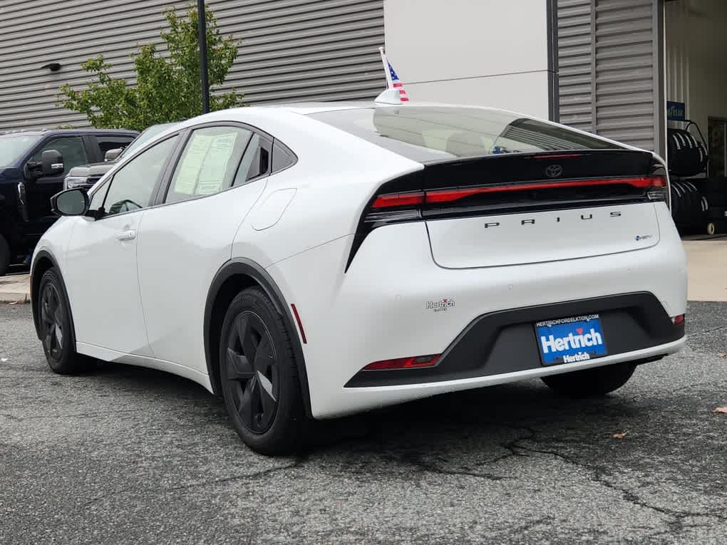 2024 Toyota Prius LE photo 4