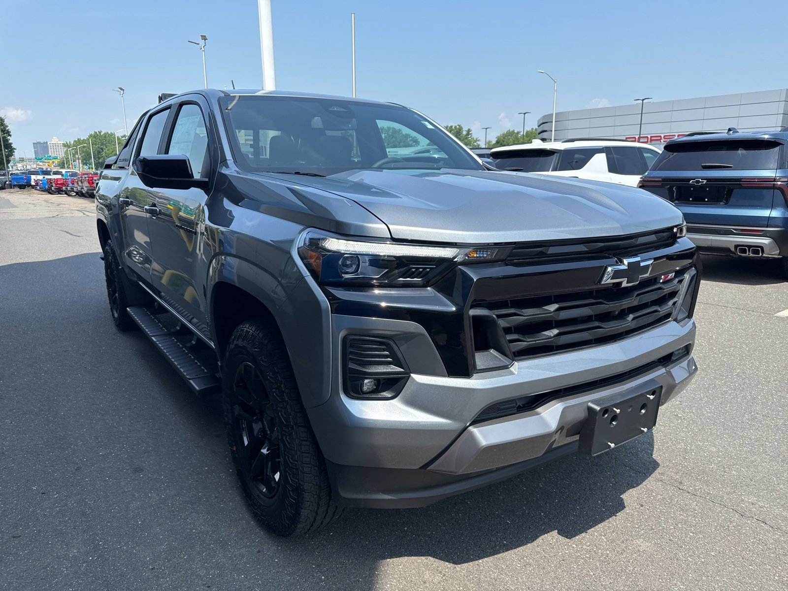 2025 Chevrolet Colorado Z71 photo 2