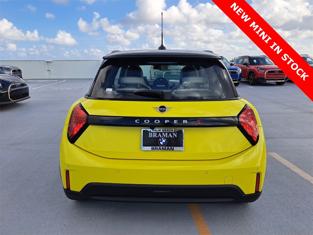 2025 Mini Cooper S 2 Door Hardtop Iconic photo 4