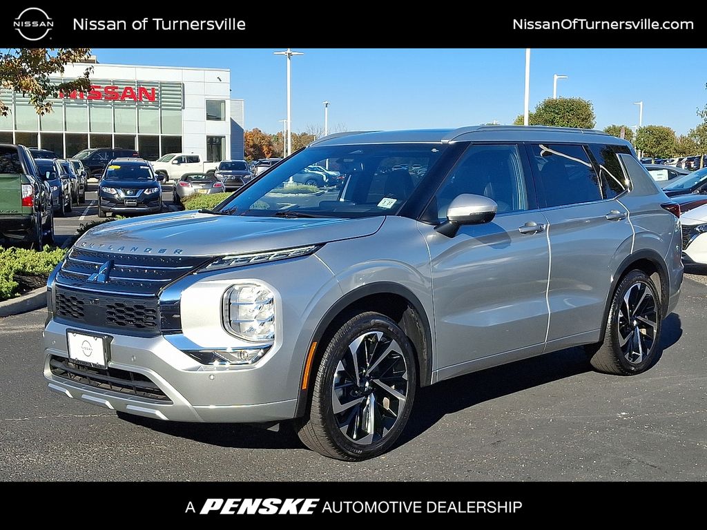 2022 Mitsubishi Outlander SEL's photo