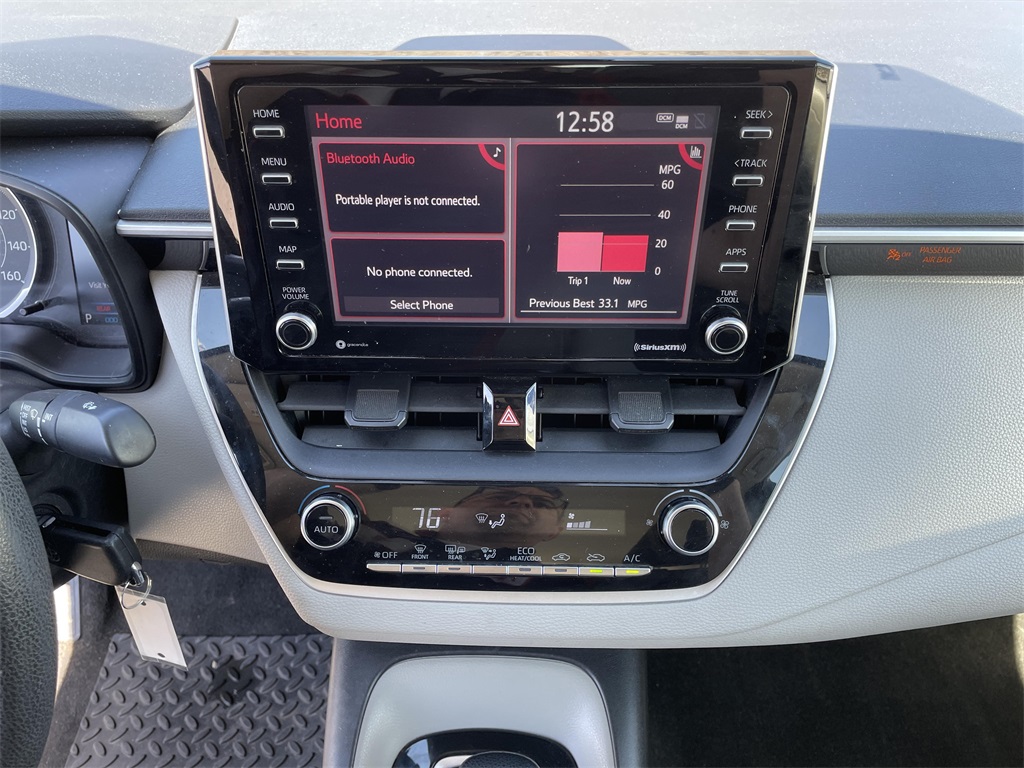 2021 Toyota Corolla LE photo 25