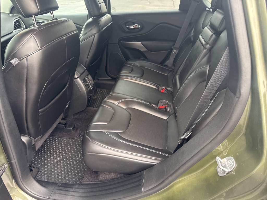 2019 Jeep Cherokee Latitude photo 2