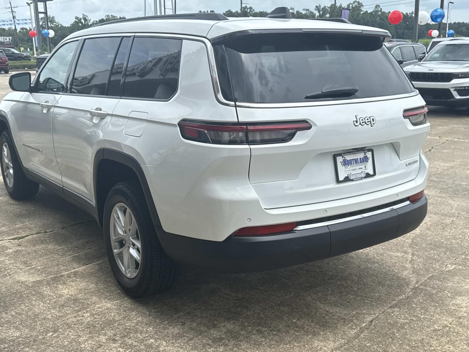 2025 Jeep Cherokee Laredo X photo 4