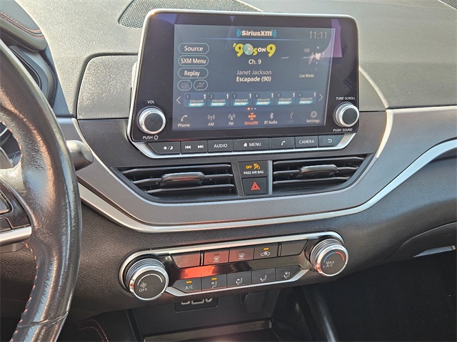 2023 Nissan Altima SR photo 11