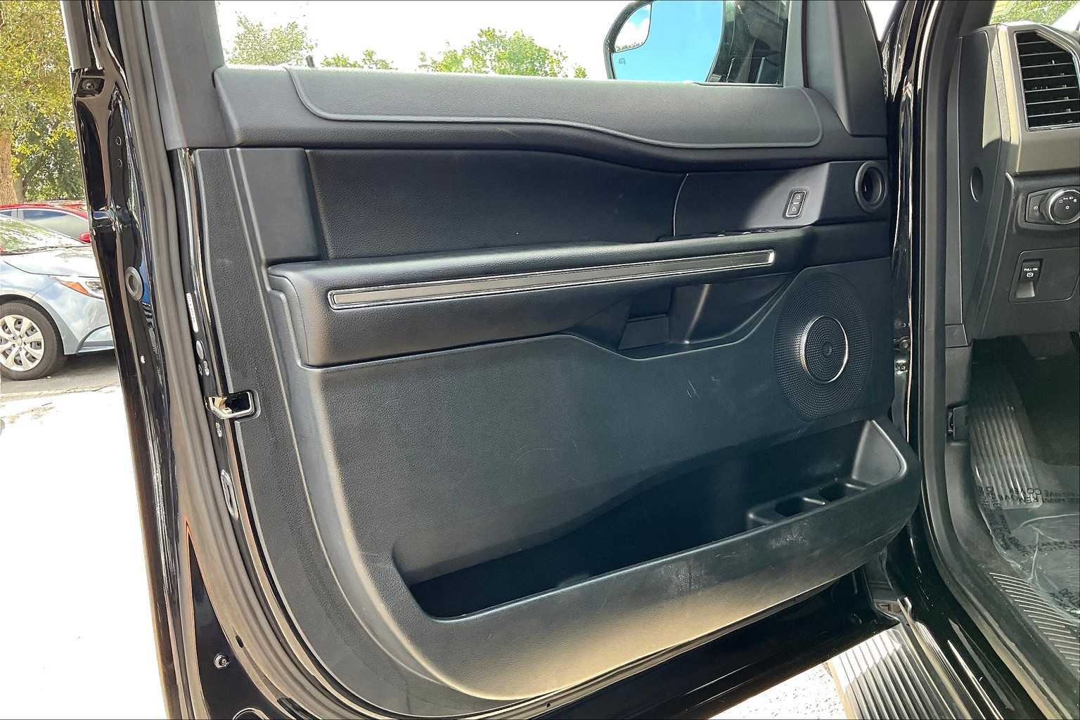 2019 Ford Expedition XLT photo 18