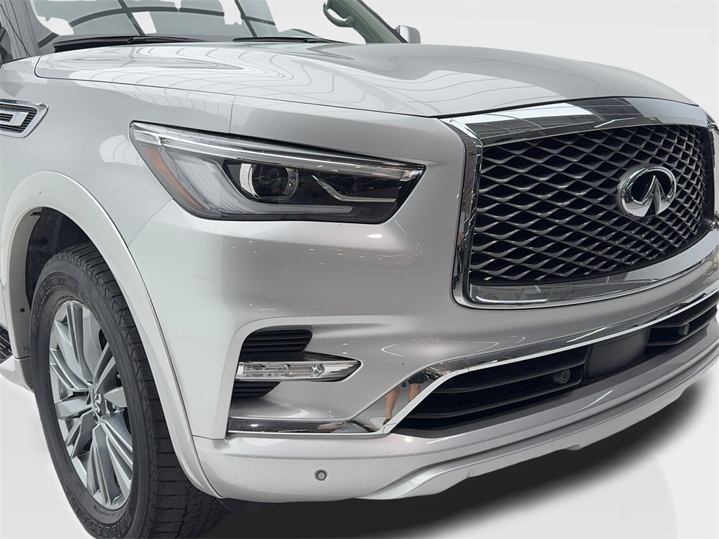 2022 Infiniti QX80 Luxe photo 3