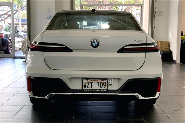 2024 Bmw 740i photo 2