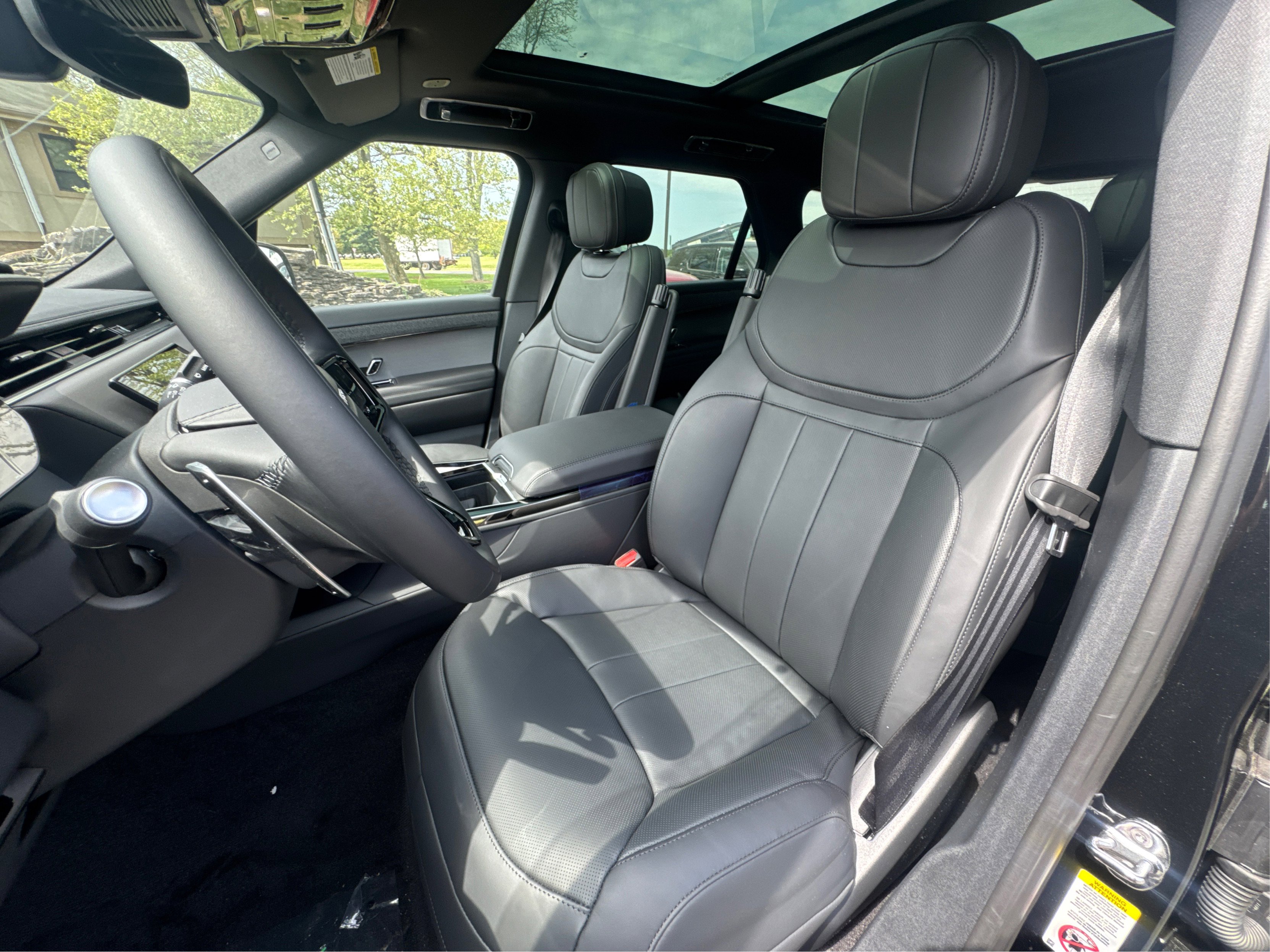 2025 Land Rover Range Rover Sport SE photo 9