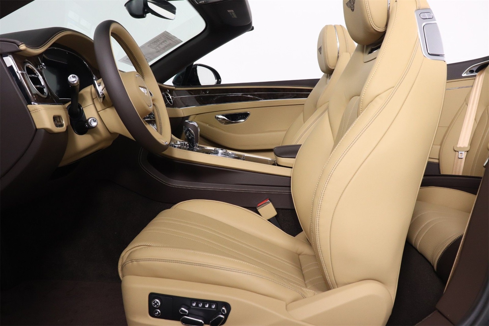 Used 2024 Black Crystal Bentley V8 image 21