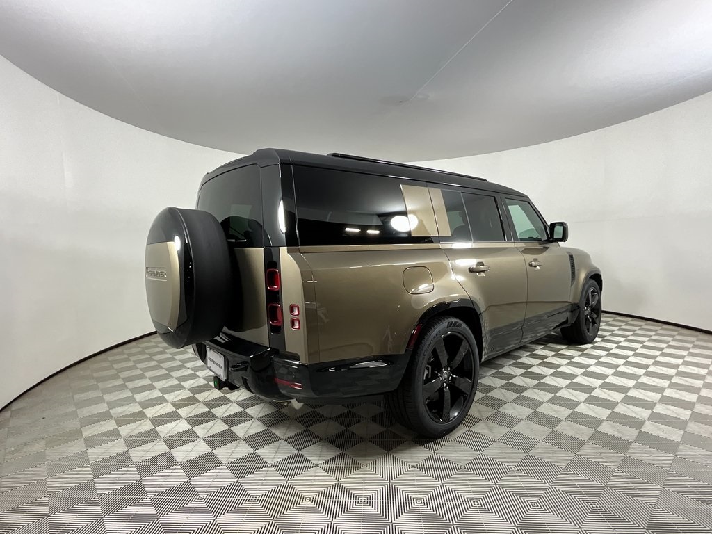 2025 Land Rover Defender 130 X-Dynamic SE photo 2