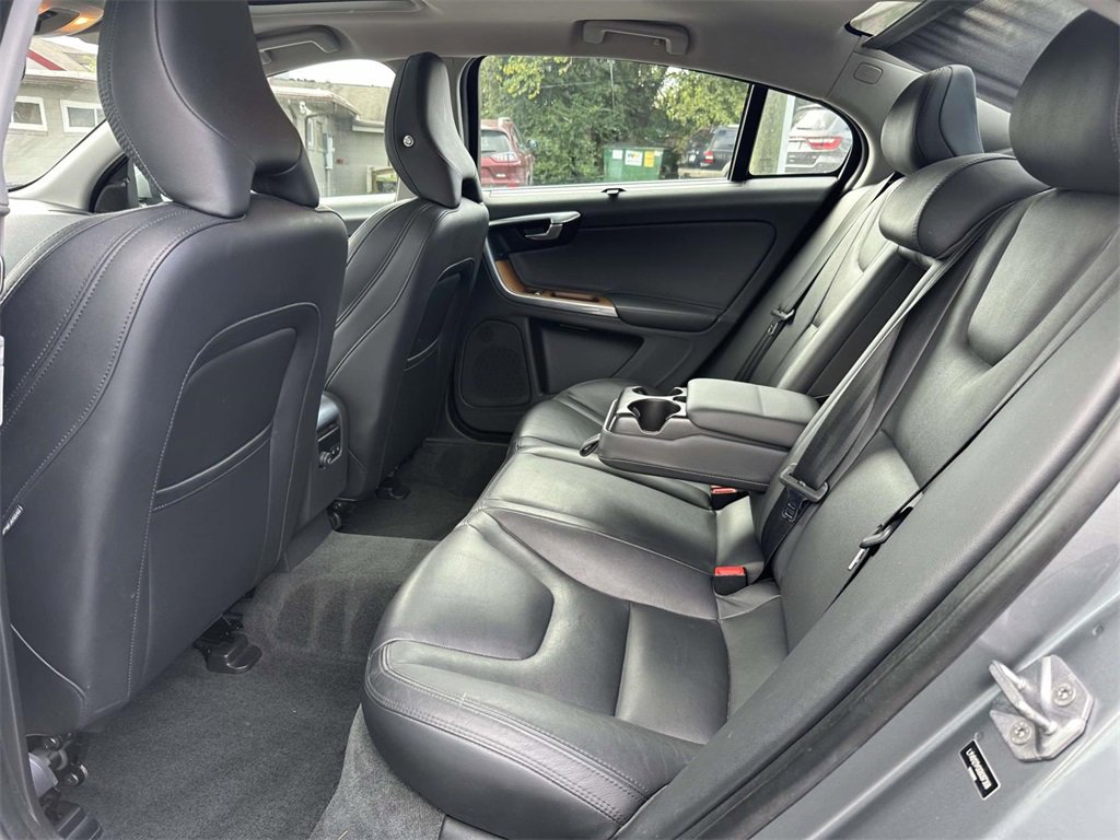 2016 Volvo S60 Inscription T5 Platinum AWD photo 13