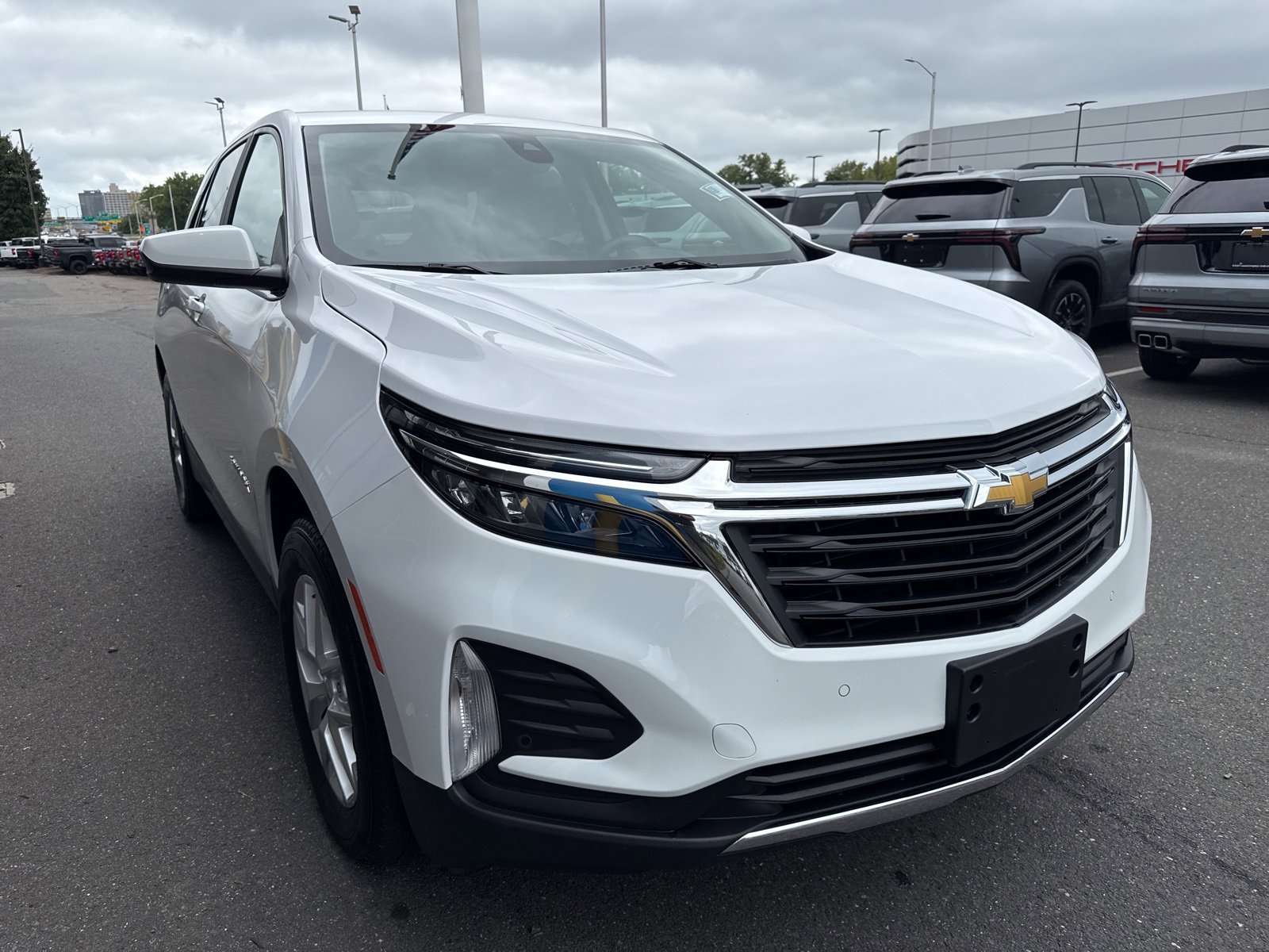 2024 Chevrolet Equinox LT photo 4