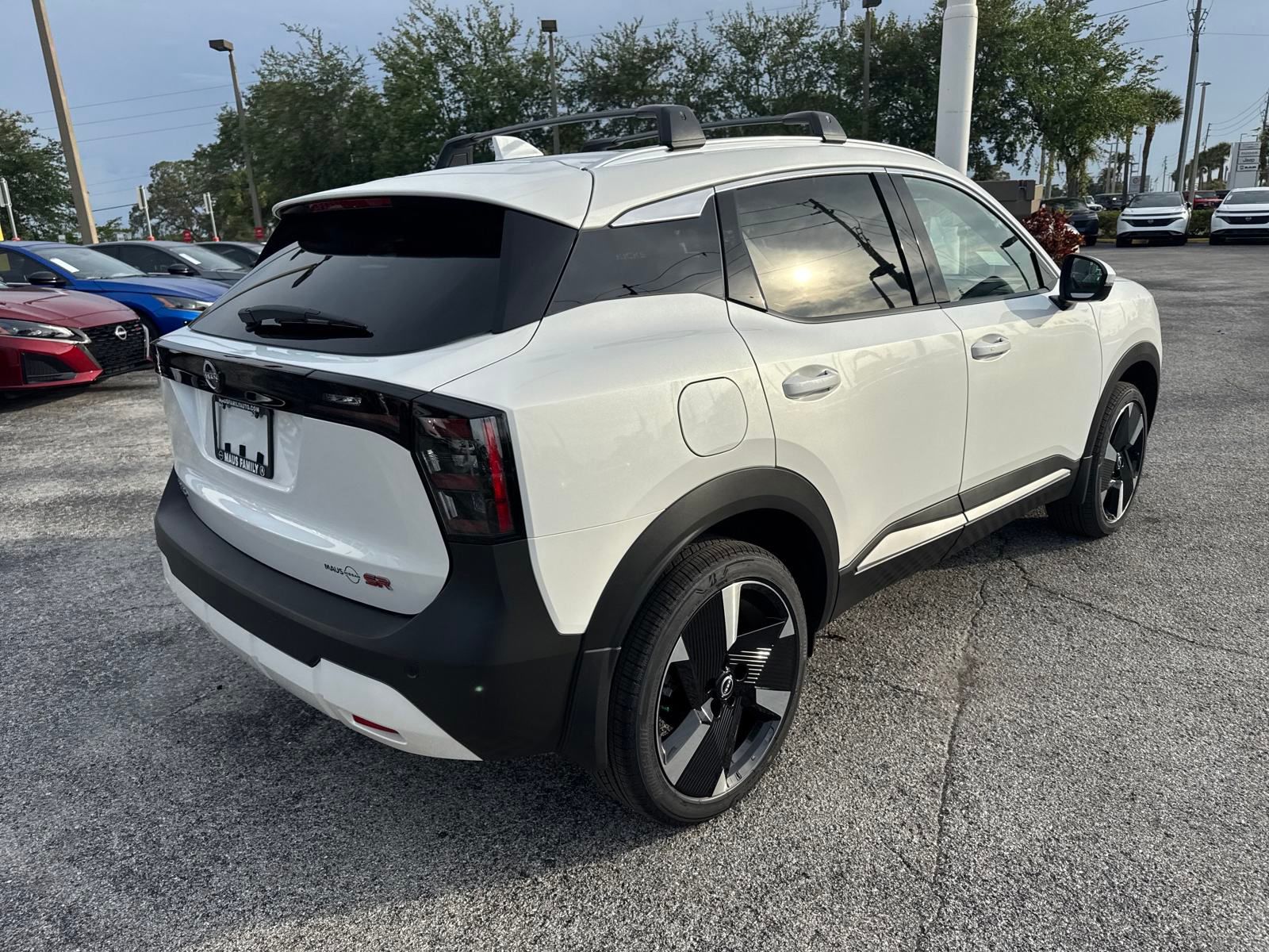 2025 Nissan Kicks SR photo 4