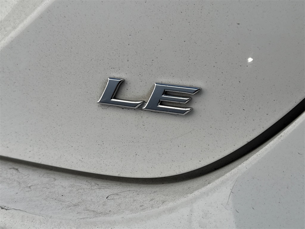 2021 Toyota Camry LE photo 5