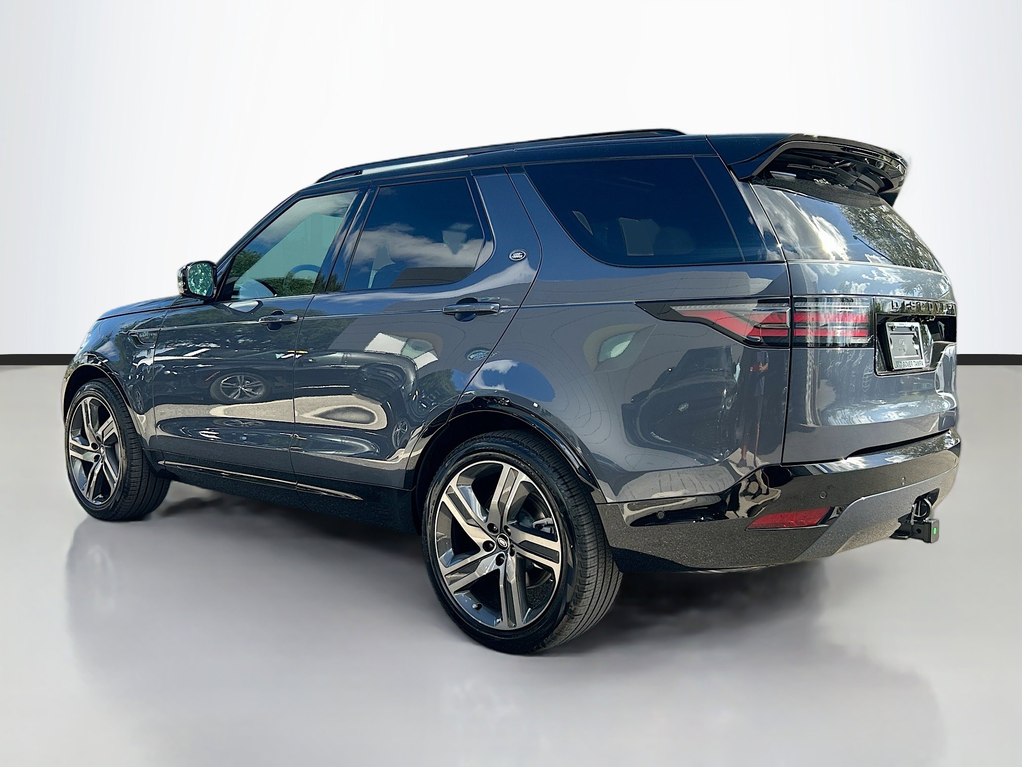 2026 Land Rover Discovery SE photo 2