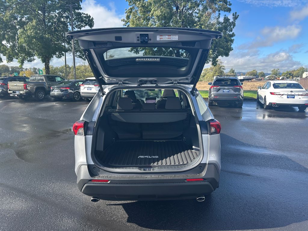2025 Toyota RAV4 Hybrid XLE photo 11