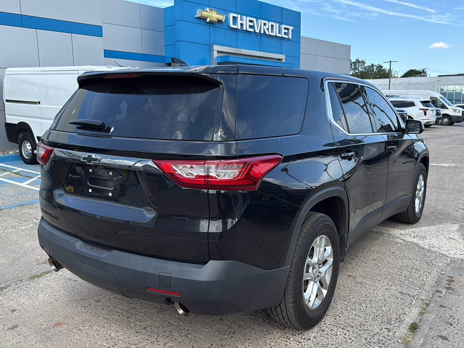 2019 Chevrolet Traverse LS photo 2