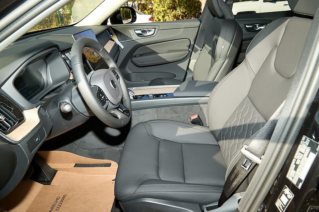 2026 VOLVO XC60 - Image 17