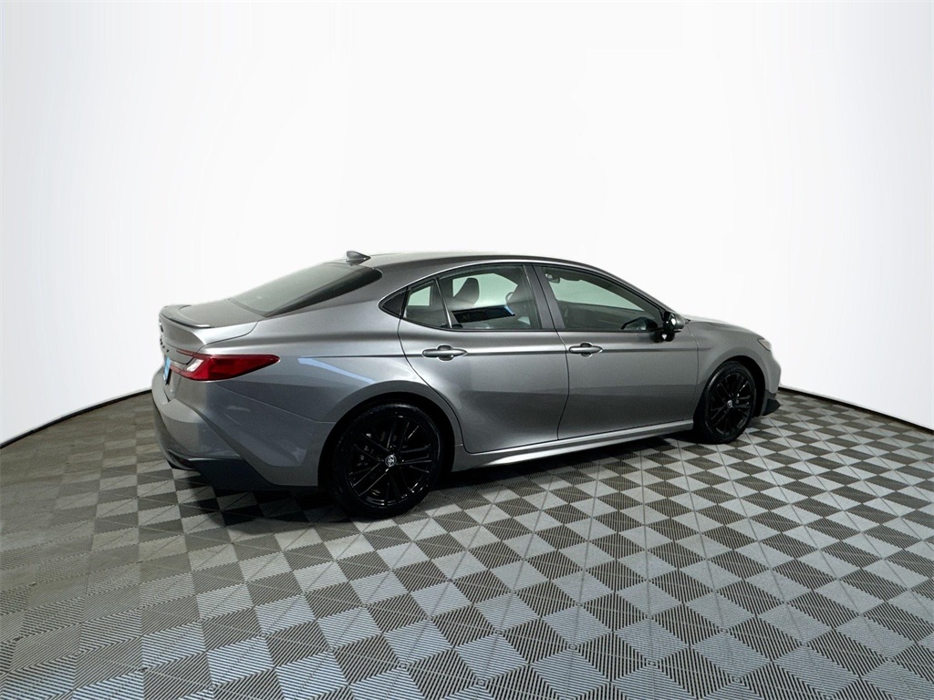 2025 Toyota Camry SE photo 10