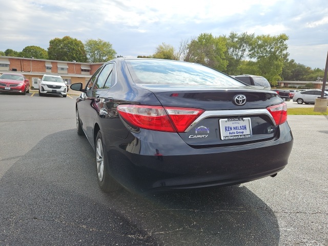2017 Toyota Camry XLE XSE photo 2