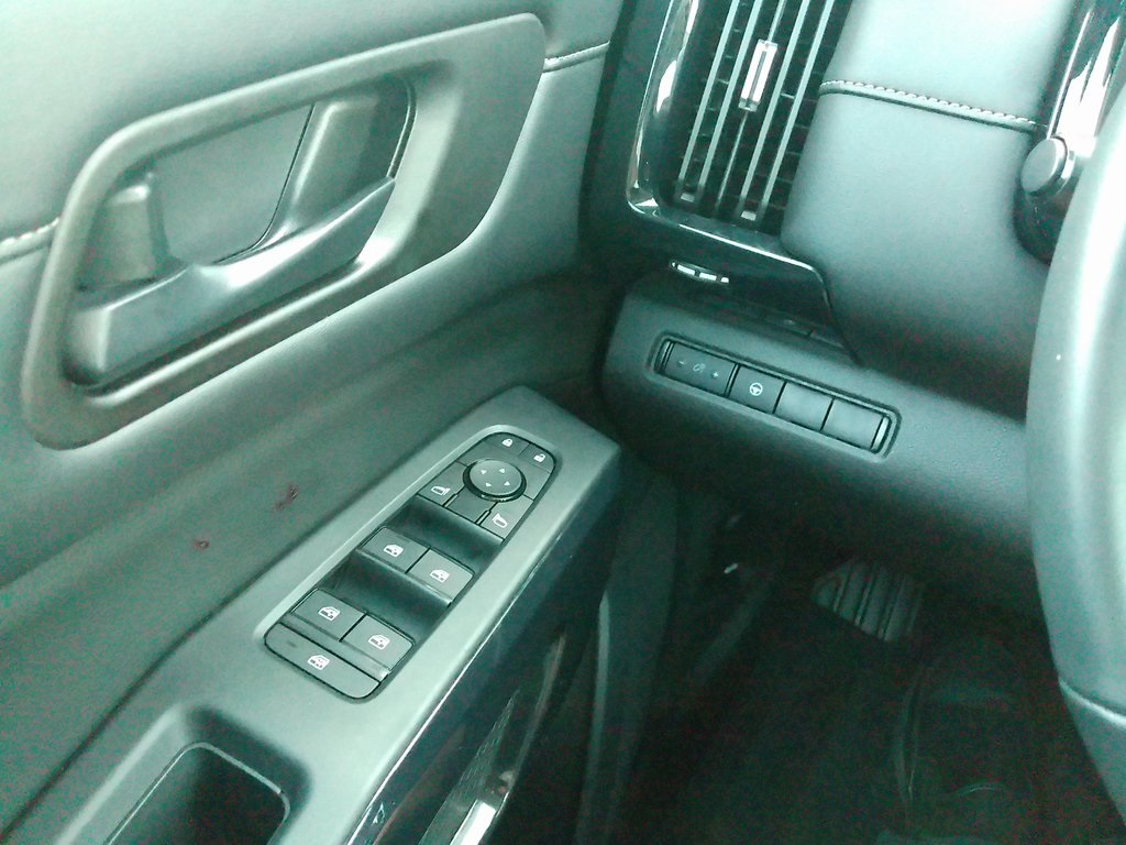 2023 Nissan Pathfinder SV photo 43