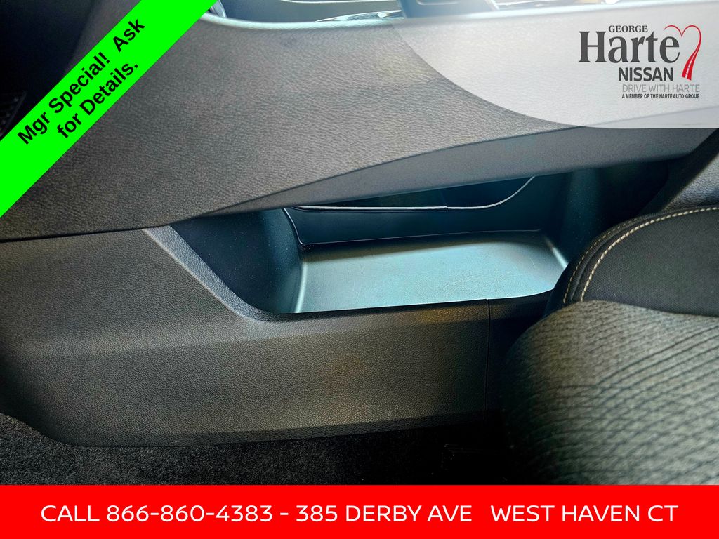 2025 Nissan Rogue SV photo 28