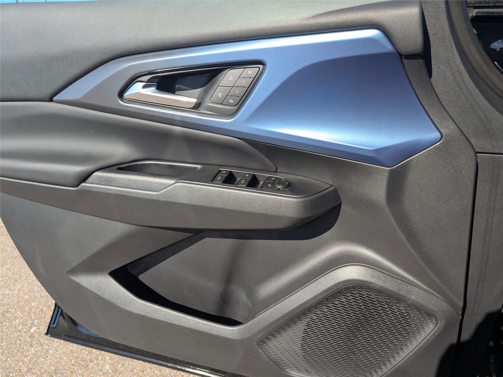 2026 Chevrolet Equinox EV 1LT photo 16