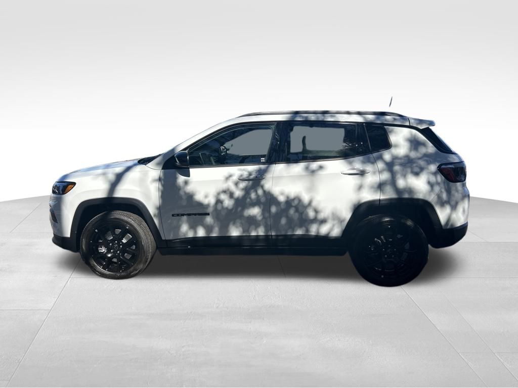 2026 Jeep Compass Latitude Altitude photo 3