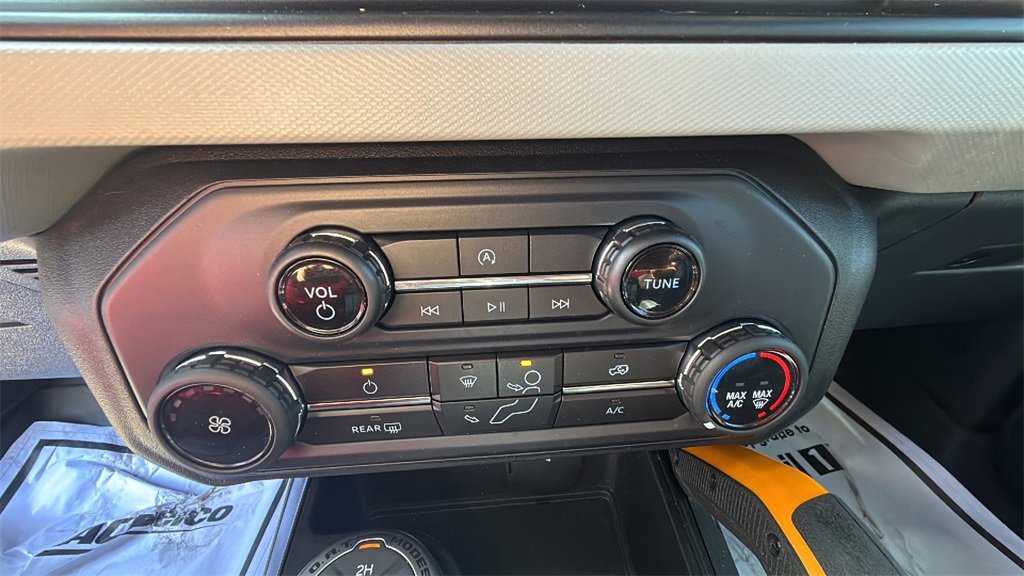 2022 Ford Bronco Base photo 24